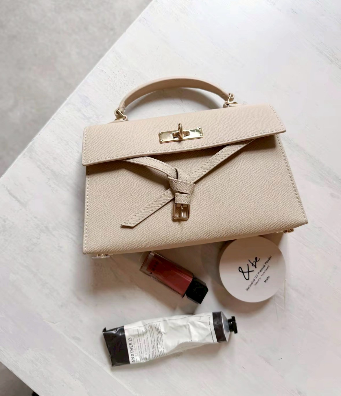 CHARLES & KEITH 小CK凱莉包