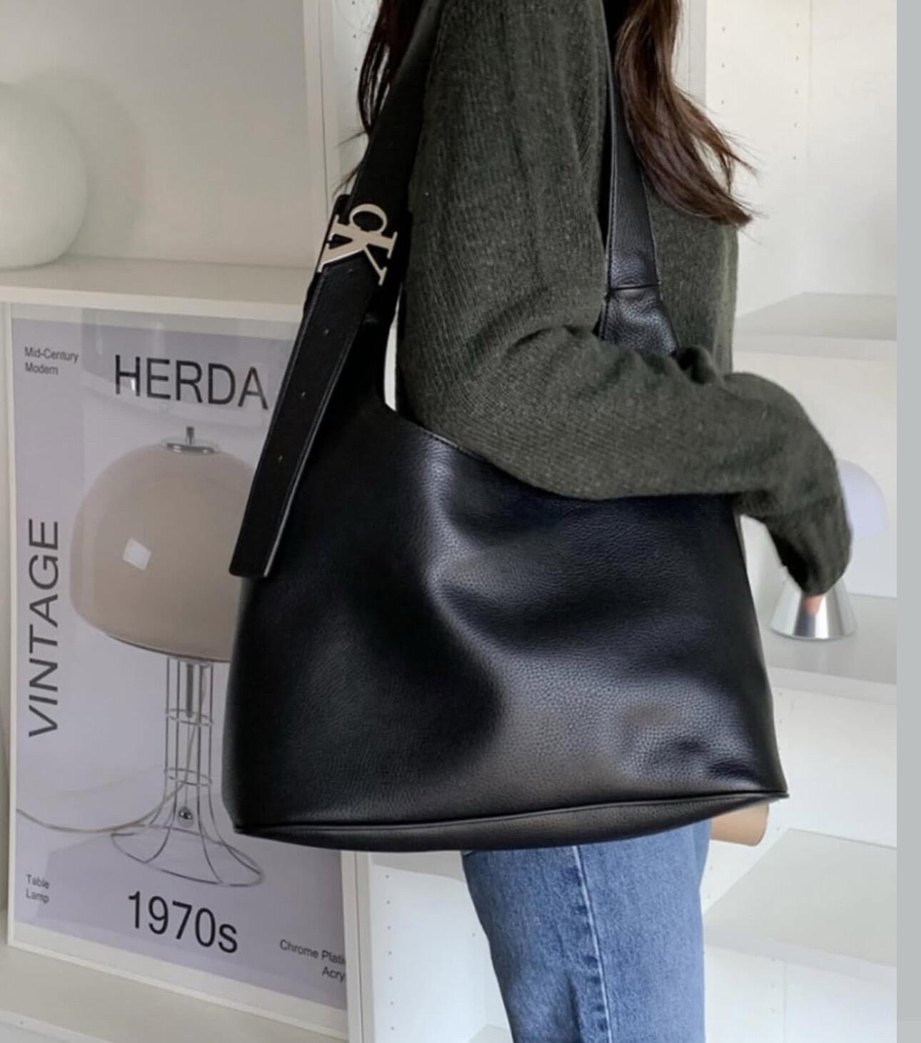 Calvin Klein 爆款大 Hobo 側背包- 7/1收單